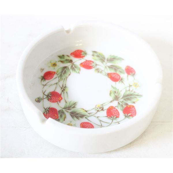 WHITE CEREMIC ASHTRAY STRAWBERRY
