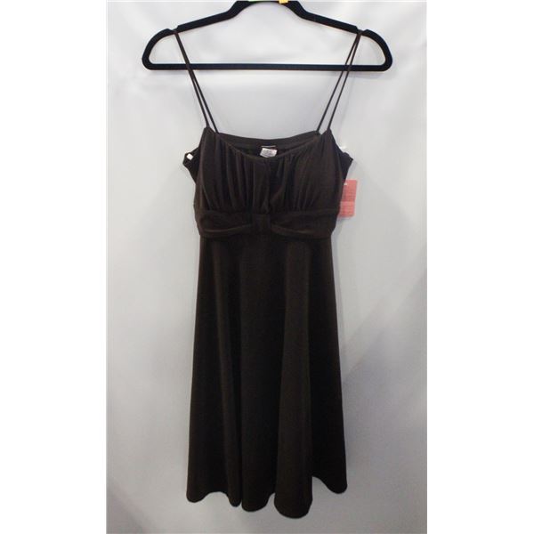 LADIES NEW WITH TAGS SZ L EVENING GOWN
