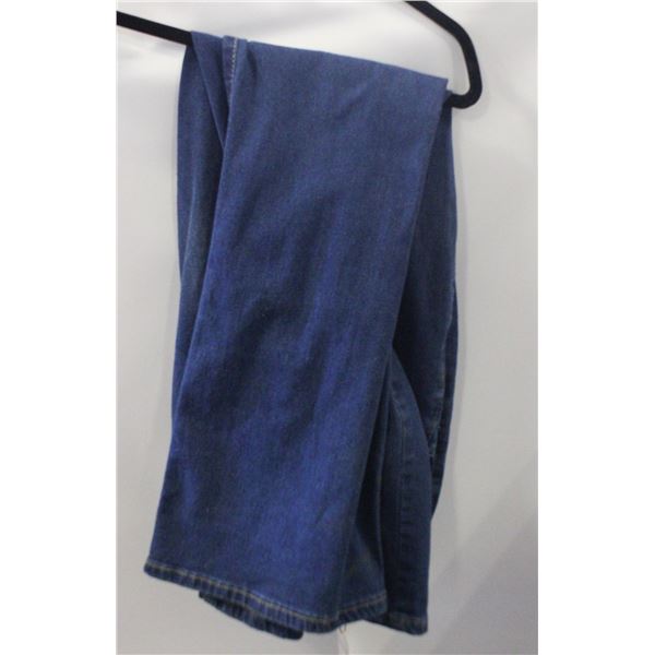 NEW WITH TAGS LADIES SZ 4XL JEANS/PANTS