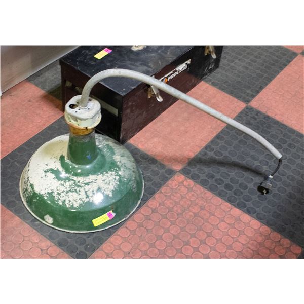 VINTAGE GREEN OUTDOOR LIGHT