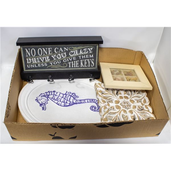 FLAT OF 4 WALL PLAQUES