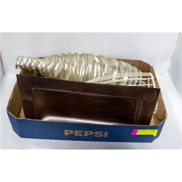 LOT OF DÉCOR ITEMS