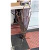 Image 1 : MID CENTURY METAL UMBRELLA STAND