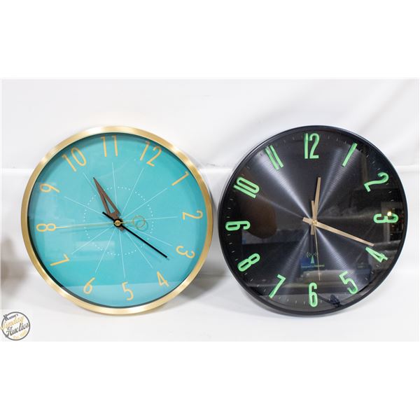 2 NEW DRIINI BRAND ROUND WALL CLOCKS SOLD TOGETHER