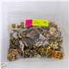 Image 1 : 140 PLUS LAPEL PINS