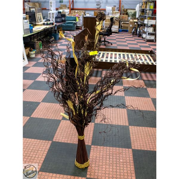 HOME DÉCOR TALL STANDING DECORATIVE