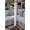 Image 1 : NEW HERITAGE DECORATIVE AREA RUG - 5 X 7FT