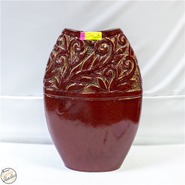 LARGE BOMBAY CERAMIC 19" VASE.