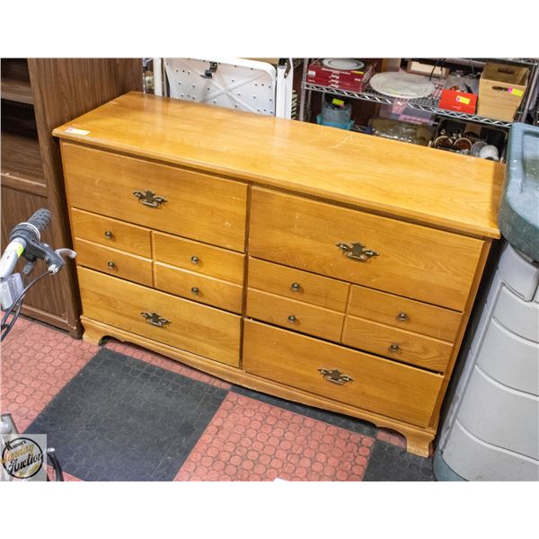 VINTAGE CHEST OF 6 DRAWER WOOD DRESSER