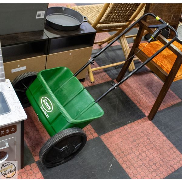 SCOTT'S FERTILIZER SPREADER