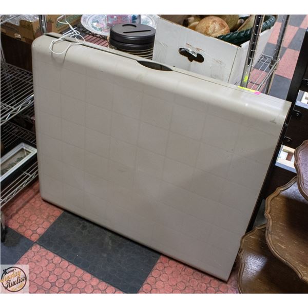 72" FOLDING TABLE