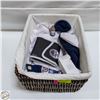 Image 1 : LOT WITH OILERS WEARBLE BLANKET AND CD CASE IN