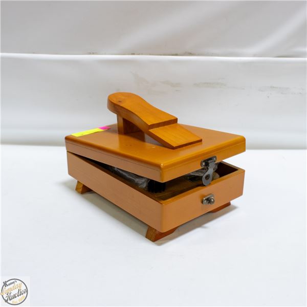 SHOE POLISHING STAND