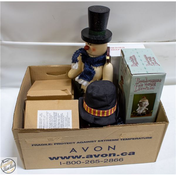 LOT OF VINTAGE CHRISTMAS ORNAMENTS IN BOXES