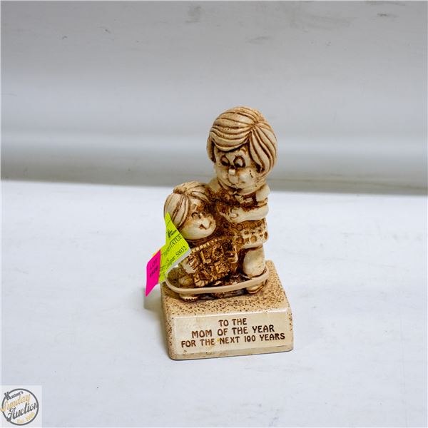 VINTAGE PAULA FIGURINE STATUE MOM OF THE YEAR FOR