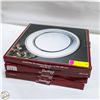 Image 1 : 4 VINTAGE SETS OF ELEGENCE SILVERPLATED TRAYS