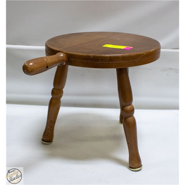 VINTAGE WOODEN THREE LEGGED MILKING STOO TRIPOD