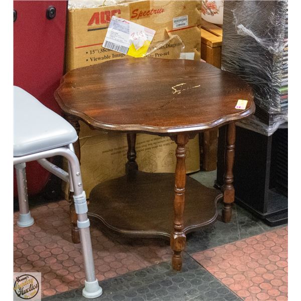 ORNATE CURVED TABLE H-18" DIAMETER-24"