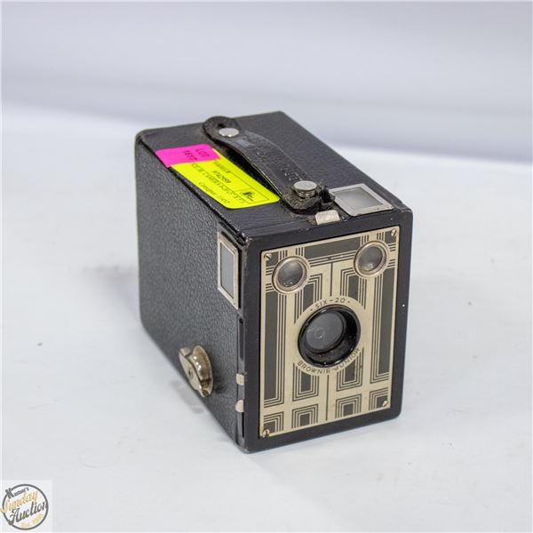BROWNIE JR. CAMERA 6-20 (5" X 5")