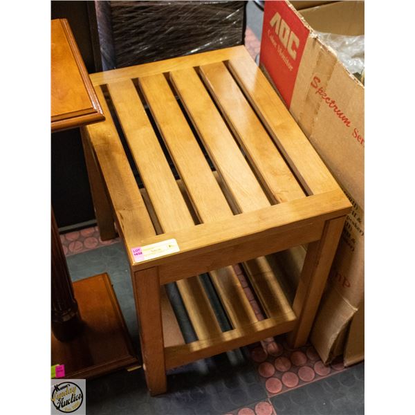 WOOD SLAT SIDE TABLE H-18"