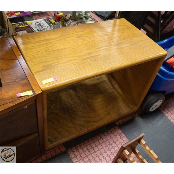 WOODEN ROLLING SQUARE STORAGE STATION H-27"