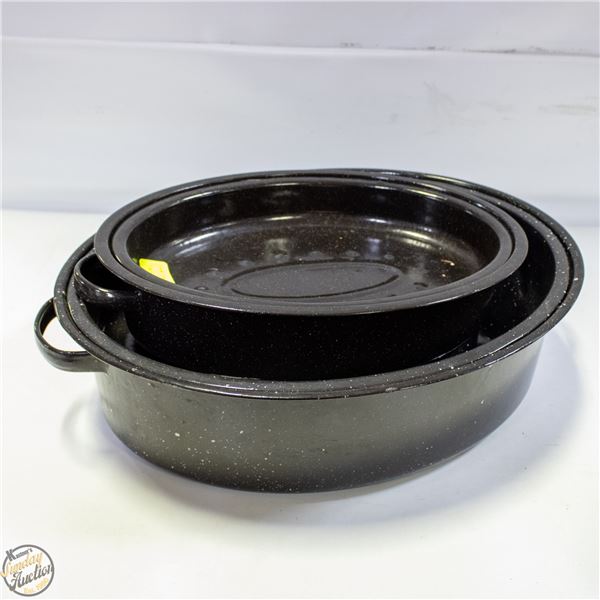 2 BLACK ROASTING PANS