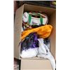 Image 1 : LOT OF HALLOWEEN DECORATIONS AND SIGNS