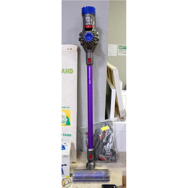 DYSON V8 ELECTRIC STICK VACUUM WITH ACCESSORIES
