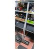 Image 1 : ROOF RAKE
