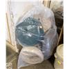 Image 1 : BUNDLE OF PATIO UMBRELLA FILLABLE BASES