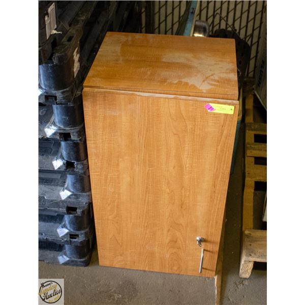 CABINET WITH KEY