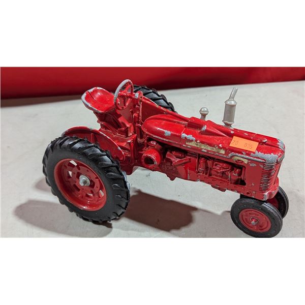 VTG Farmall 450 Die Cast Toy Tractor