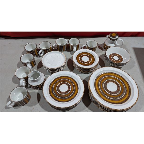 VTG Midwinter Stonehenge Dinnerware Set