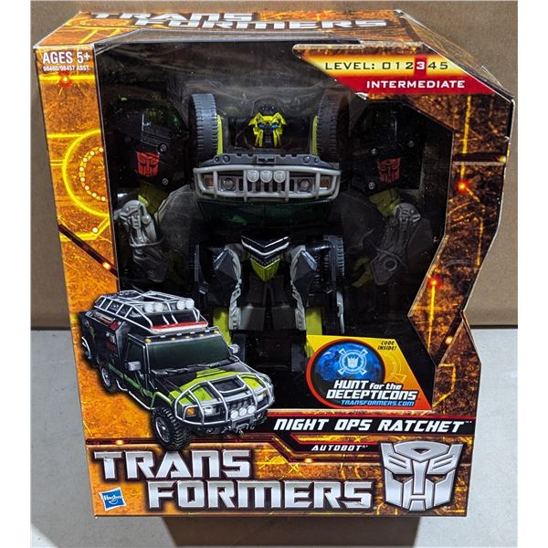 2010 Hasbro Transformers Hunt for the Decepticons Voyager Class Night Ops Ratchet