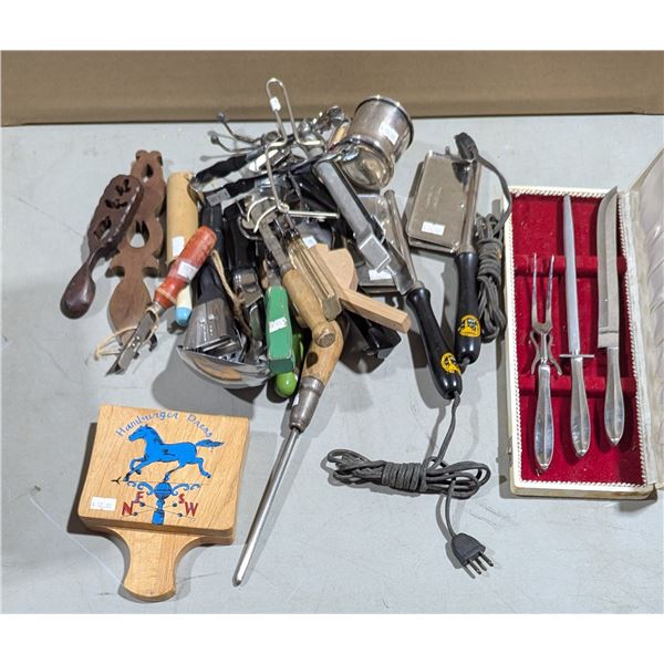 VTG Lot of Mid-Century Kitchen Gadgets, w/ Electric Knife Sharpeners, & Carving Cutlery Set