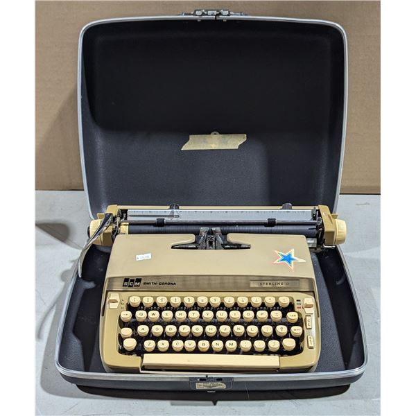 VTG 1960s Smith-Corona Sterling 12 Portable Manual Typewriter w/ Hard Case
