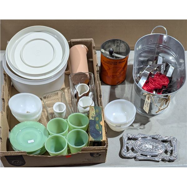 VTG Androck 3-Screen Flour Sifter, Glassware, Cookie Cutters & More