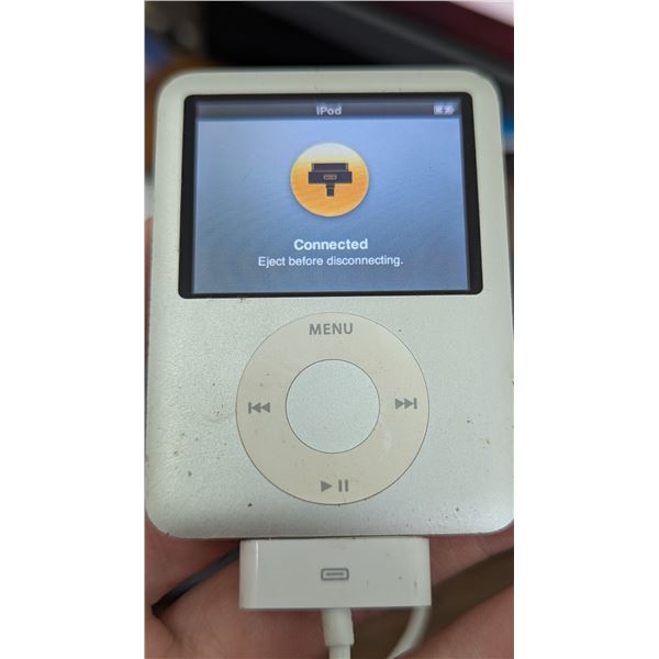 4 Gb iPod: A1236 (Powers on)