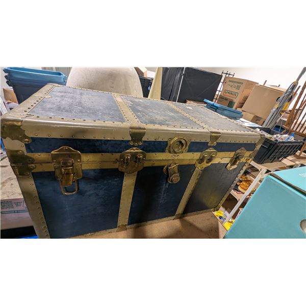 Large VINTAGE Steamer Trunk