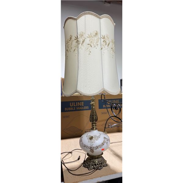 VTG Hollywood Regency White Glass & Brass Table Lamp w/ Floral Shade