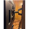 Image 3 : Samsung Flat Screen TV with Wall Mount and Accessories