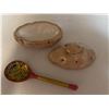 Image 7 : Pyrex Mixing Bowls and Small Kitchenware