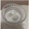 Image 5 : Lot: Oil Lamps, Candleholders, Silver Plate Pieces, Glassware