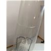 Image 7 : Lot: Oil Lamps, Candleholders, Silver Plate Pieces, Glassware