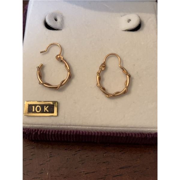 10K Gold Hoop Earrings, 0.71g