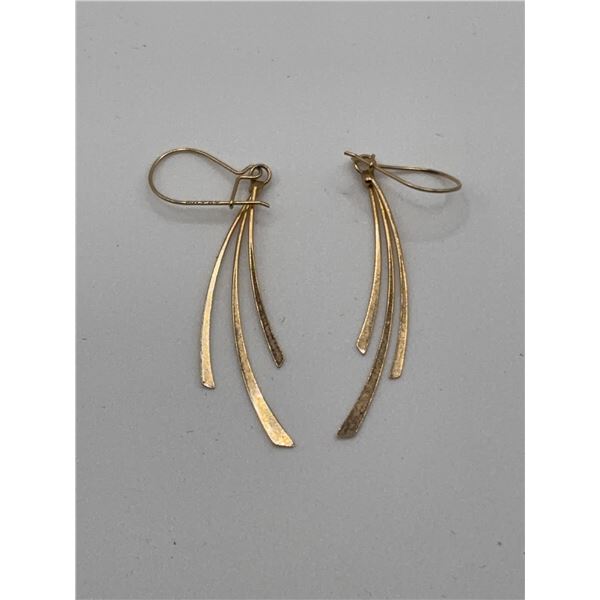10k Gold Dangle Earrings, .68g