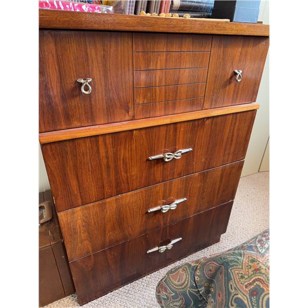 Retro Wood Dresser with 4 Drawers and Metal Pulls