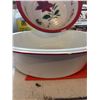 Image 3 : Two Red-Rimmed Enamel Bowls with Floral Decor