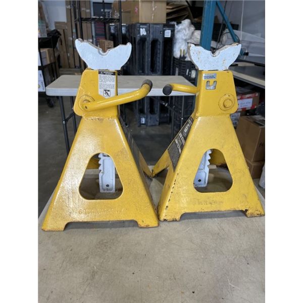 PAIR OF PERFORMANCE TOOL 6 TON JACK STANDS