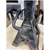 Image 2 : PAIR OF PRO POINT 12 TON JACK STANDS
